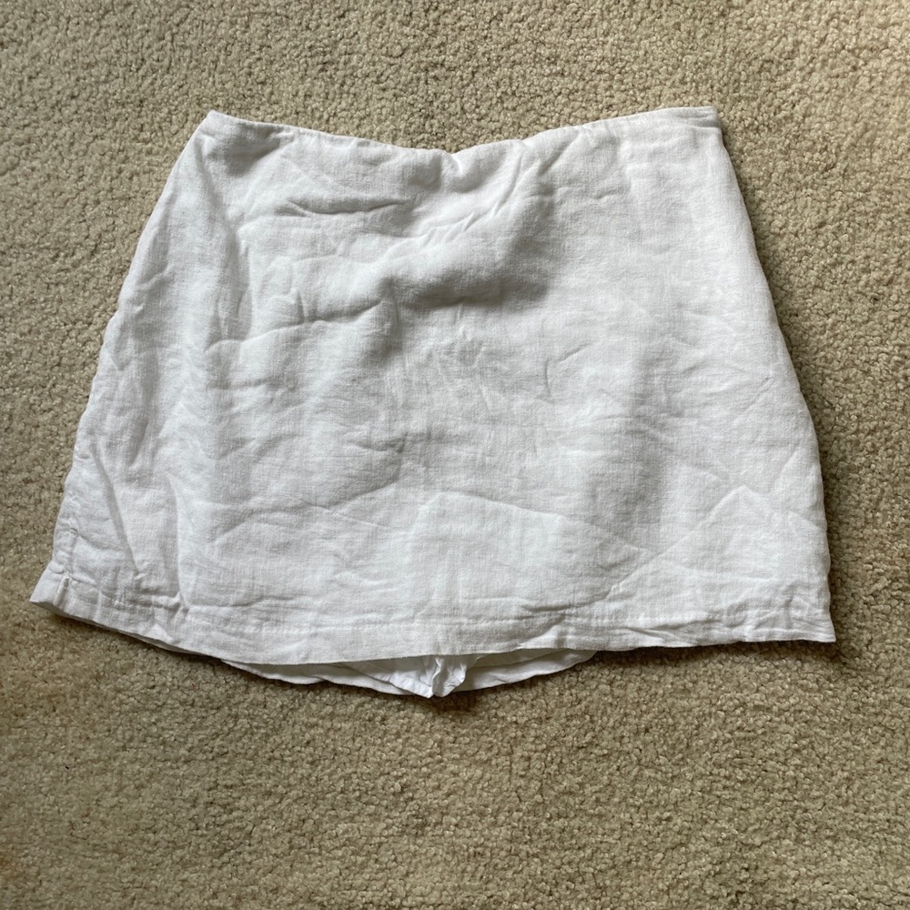 Abercrombie & Fitch White Linen Women's Skort. Good condition just needs ironing